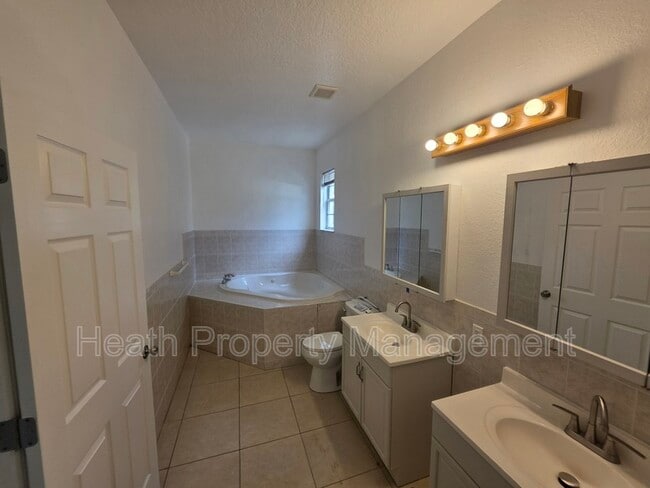 Building Photo - 5157 Rena St