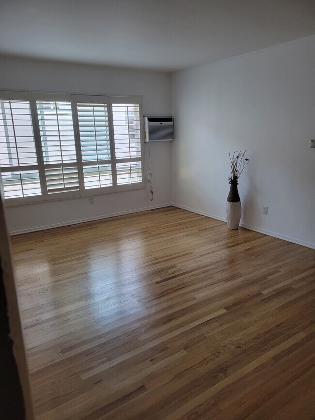 LEAVING AREA - 103 N Hayworth Ave