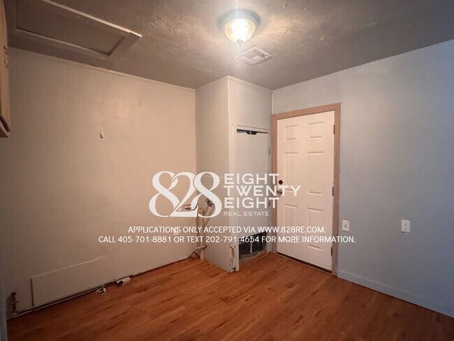 Building Photo - 1/2 OFF 1ST MONTH'S RENT! 3 Bed/1 Bath Single Family Home Available Now! Within 5 miles of TAFB!