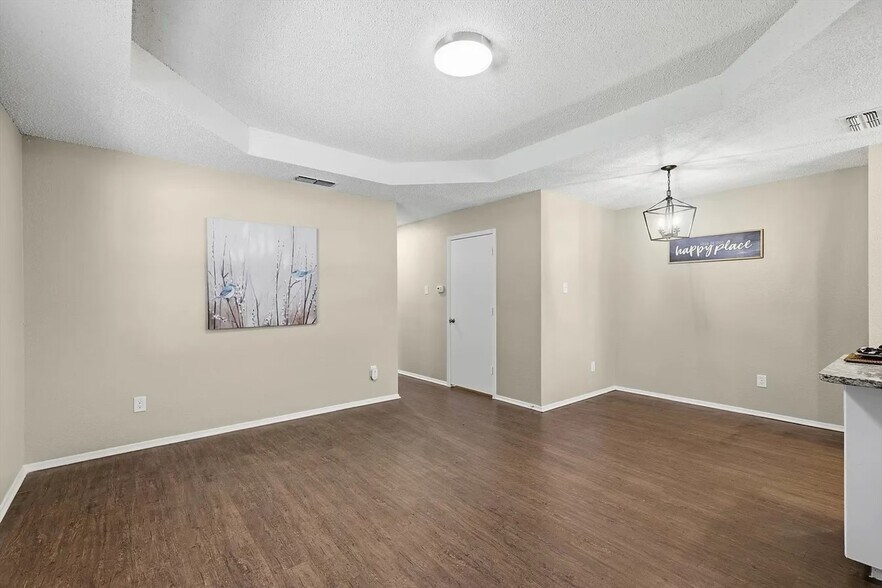 Building Photo - 7629 Evergreen Rd