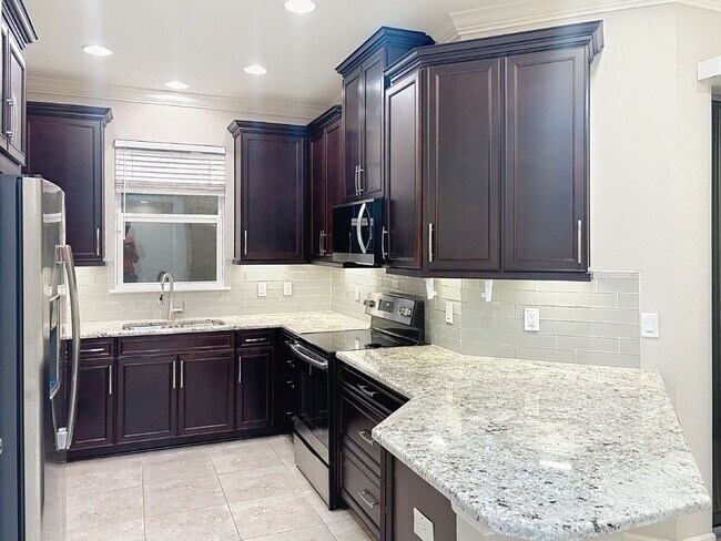 Building Photo - 1077 Amber Leaf Trl