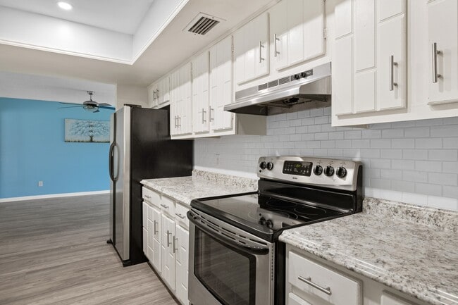 Building Photo - 7907 Sebastian Rd