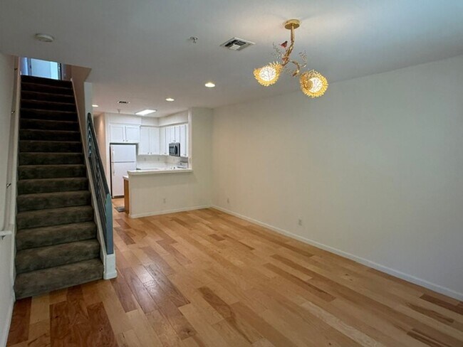 Building Photo - Large 3-Bedroom, 3.5 Bathroom Townhome in Metro Walk Village Neighborhood