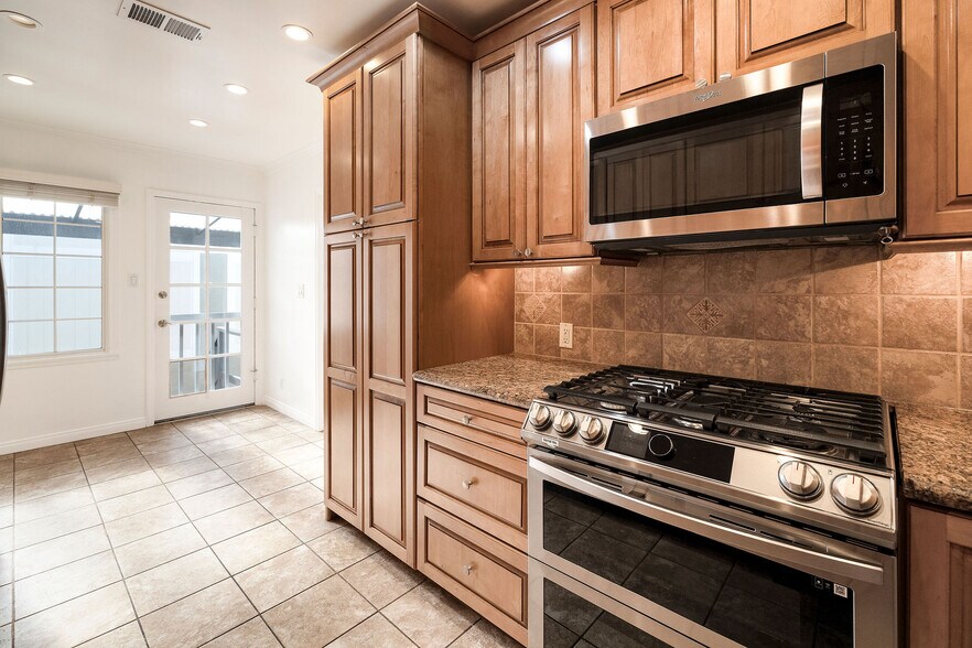 Building Photo - 5525 Wilma St