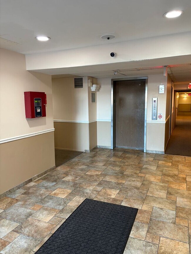 Building Photo - 1000 Bayside Dr.  2378