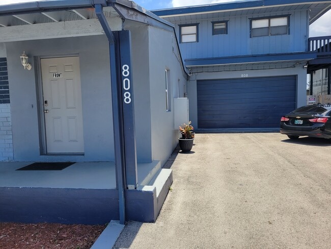 Primary Photo - 808 NW 19th St