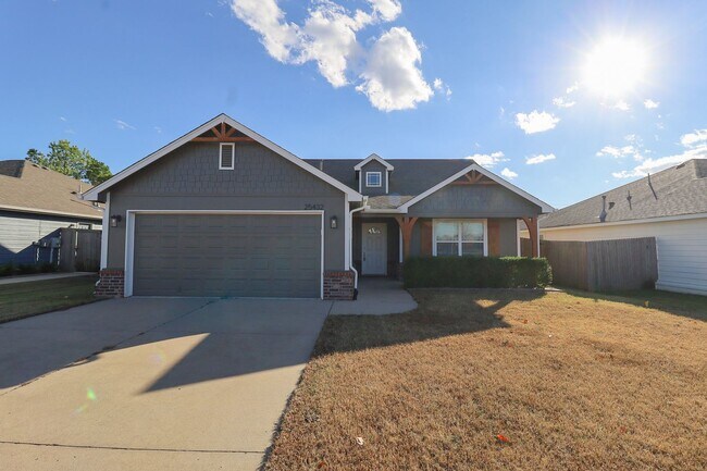 Building Photo - 3 Bed | 2 Bath in Broken Arrow!