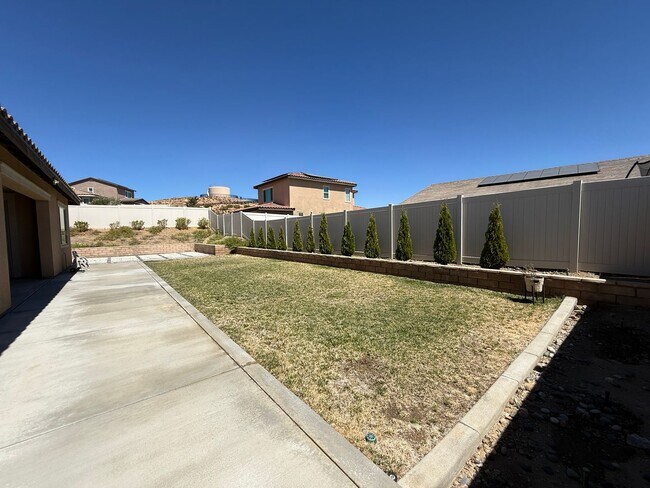 Building Photo - 39338 Stirrup Ct