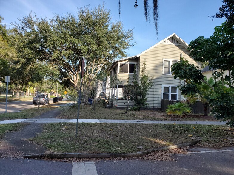 Building Photo - 1346 17th Ter N