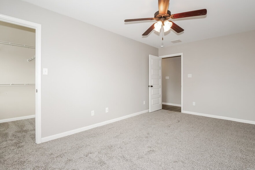 Building Photo - 5498 Riverstone Dr