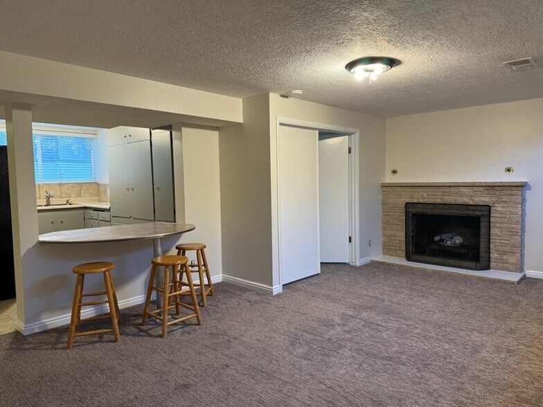 Building Photo - 1744 E Lahar Dr