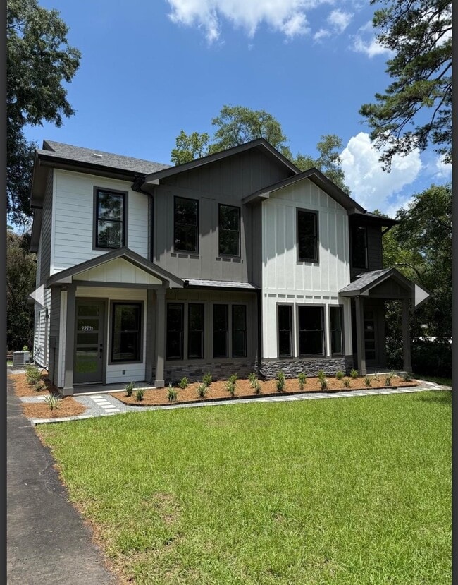 Building Photo - 226 E Bradford Rd