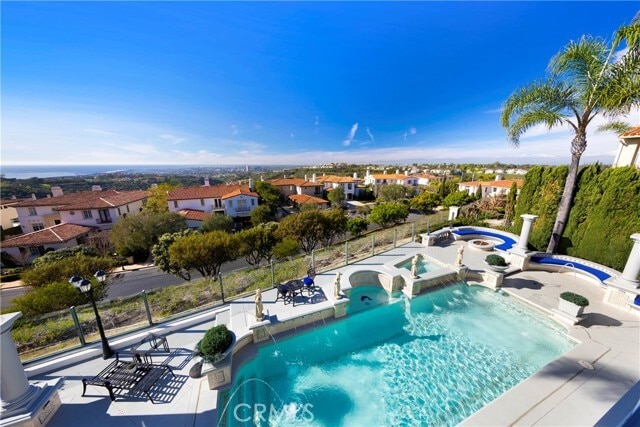 Building Photo - 7 Vista Luci