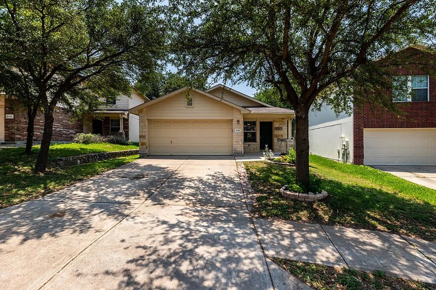 Building Photo - 8719 Davis Oaks Trl