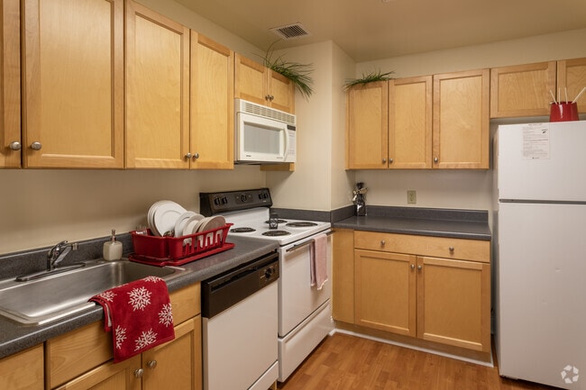 1BR, 1BA 827 SF - The Atrium