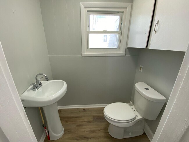 Building Photo - 2342 12th St SW