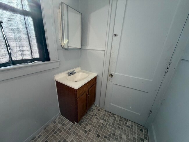 Building Photo - 1519 Fairchild-E