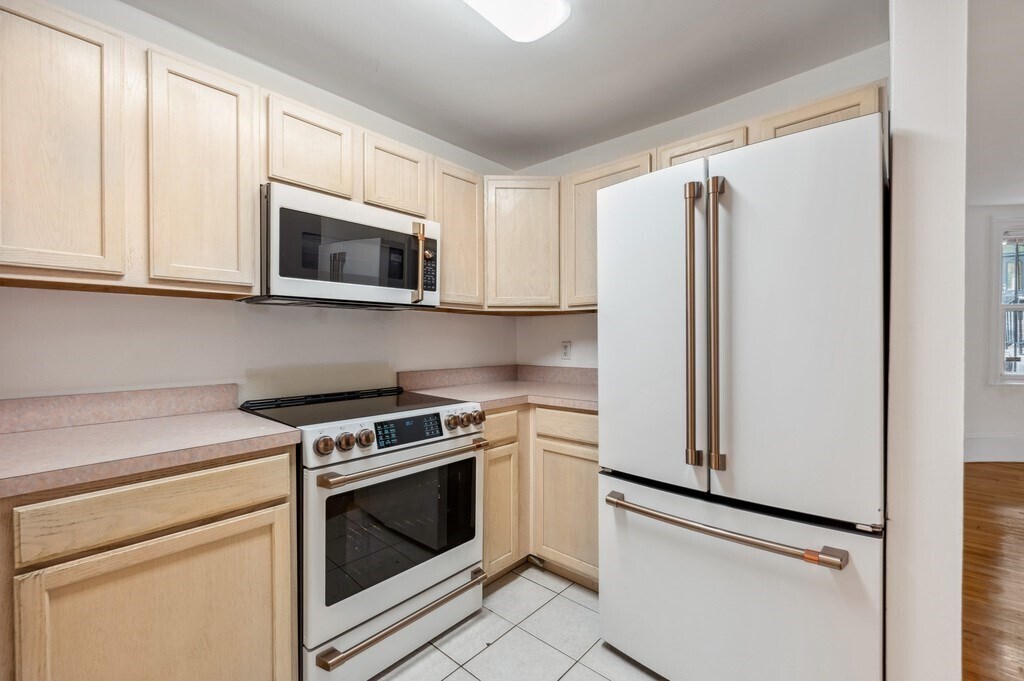 Building Photo - 85 E Brookline St