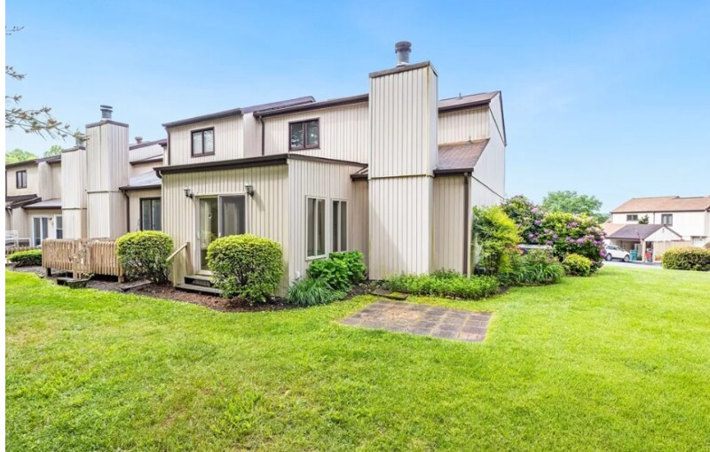 Building Photo - 1181 Pebble Dr