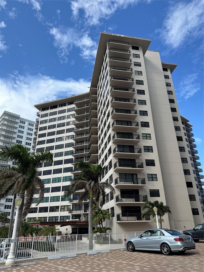 Building Photo - 3800 Galt Ocean Dr