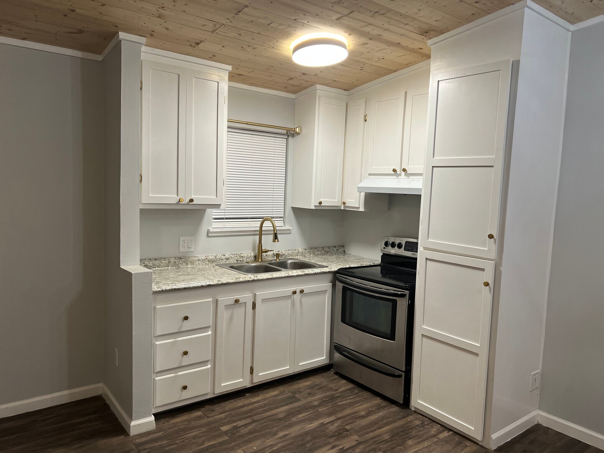 Building Photo - 605 N 12th St