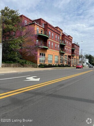 Building Photo - 2411 Brownsboro Rd