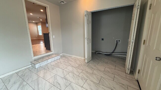Building Photo - Newly renovated 3 bedroom 2 bath home centrally located!