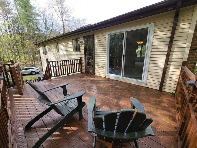 Building Photo - 15 Hoskins Rd