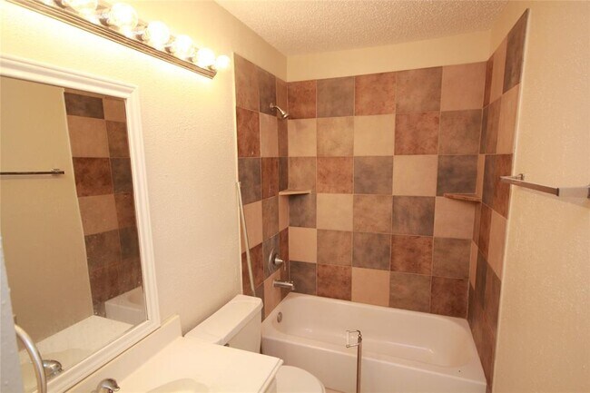 Building Photo - 2314 Townhall Ln