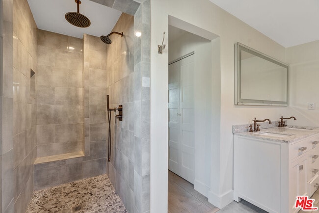 Building Photo - 2370 San Marco Dr