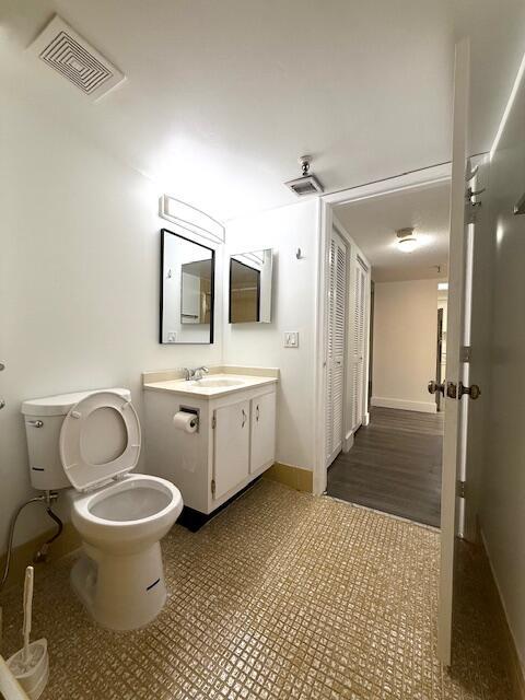 Building Photo - 4570 NW 18th Ave