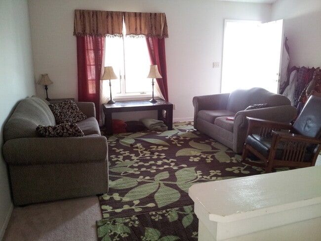 Building Photo - comfy home for rent