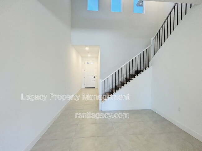 Building Photo - 4096 Azul Way