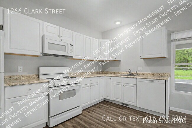 Building Photo - 1266 Clark St