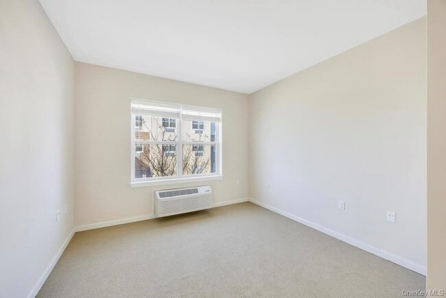 Building Photo - 3 Meadows Ln