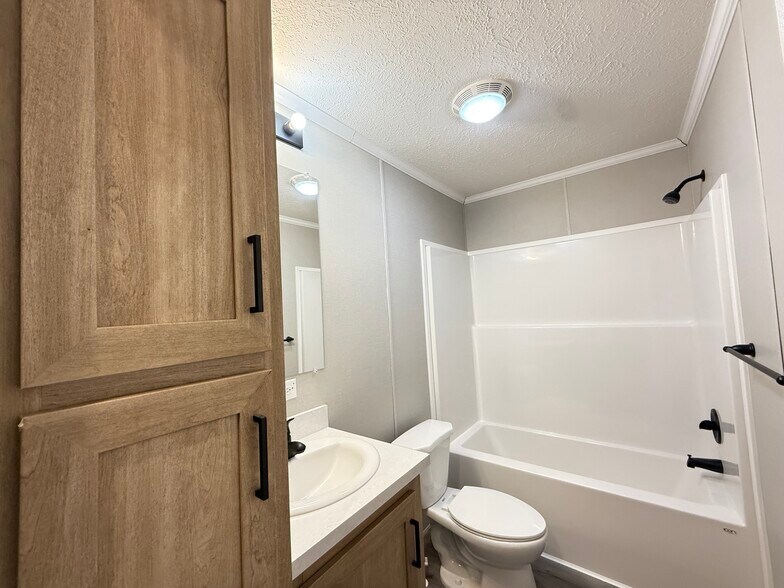 Building Photo - 29647 Erie Ct