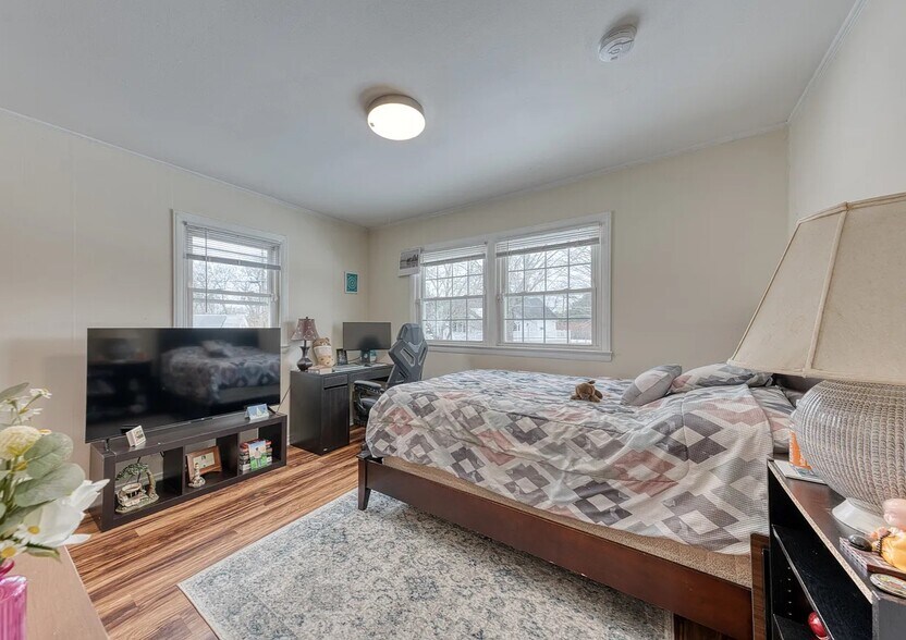 Building Photo - 69 Lynwood Dr