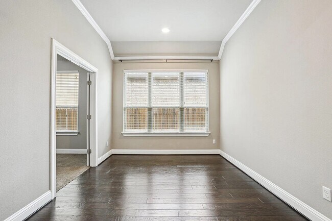 Building Photo - 8804 Vantage Point Dr