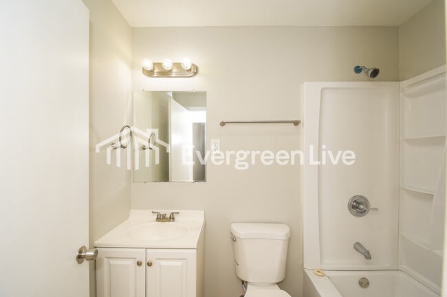 Building Photo - 1850 Priscilla Ave