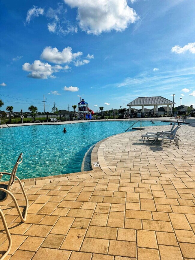 Building Photo - "Spacious 4-Bedroom Gem with 2.5 Baths in Panama City - Perfect Family Home with 1975 Sq Ft!"
