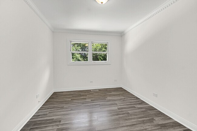 Building Photo - 3252 87th St
