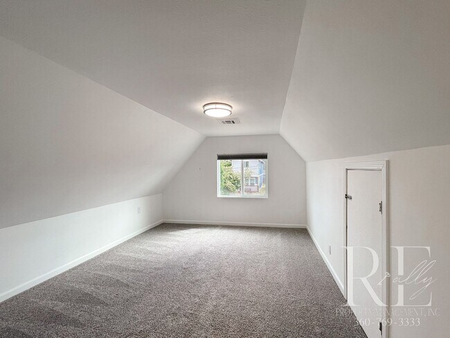 Building Photo - 3BR Bremerton Home with Vintage Charm & Mo...