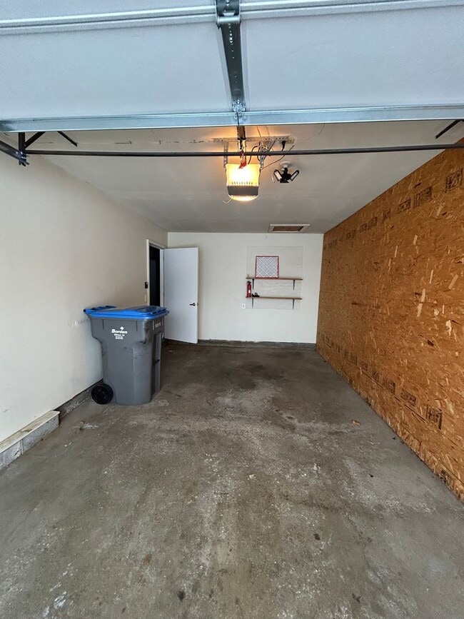 Building Photo - 917 N Clay St