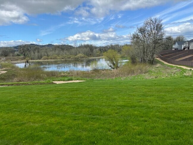 Building Photo - $500 OFF FIRST FULL MONTH! 3 Bedroom / 2.5...