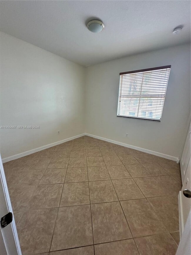 Building Photo - 1018 NE 42nd Ave