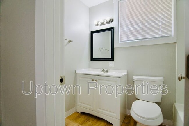 Building Photo - 466 N Adair St