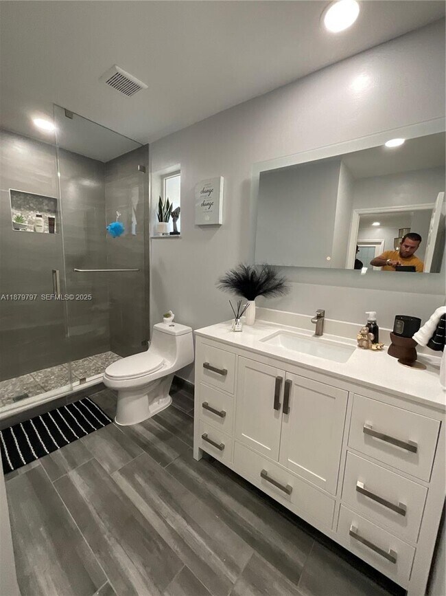 Building Photo - 9710 SW 13th St