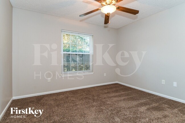 Building Photo - 848 MacKenzie Cir