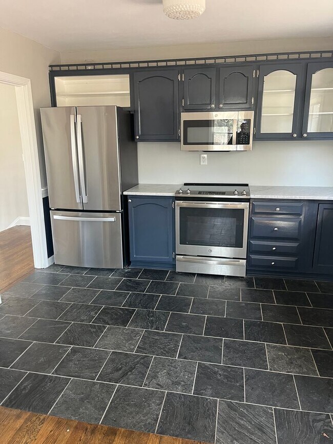 Building Photo - Great 3 Br / 2 Ba Split Level Home in Sandwich