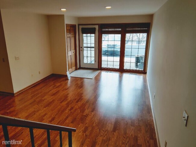 Building Photo - 3 br, 3 bath Townhome - 1530 Cottage Dr